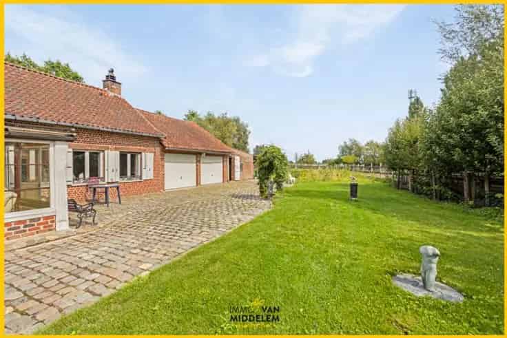 Landhuis Te Koop Wambeek: Ruime Hoeve met Weide