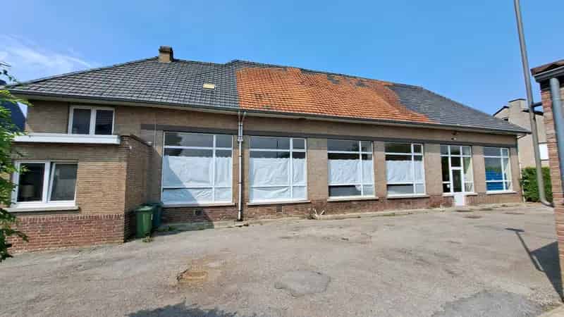 Multifuntioneel gebouw zijnde voormalig schoolgebouw