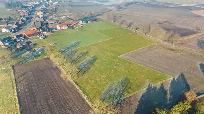 Huis te koop met weilanden en uitbreidingsmogelijkheden