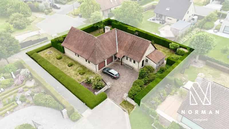 Huis te huur Kuurne: Ruime villa met 3 slaapkamers en grote tuin