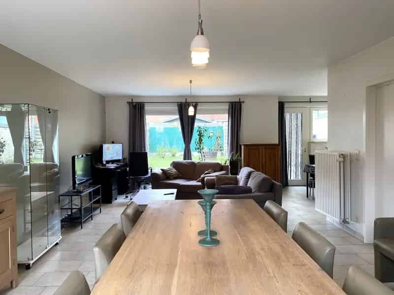 CENTRAAL GELEGEN GEZINSWONING MET 3 SLPKS EN TUIN