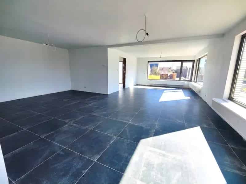 Goed gelegen HOB met 3 slpks, garage en ruime tuin