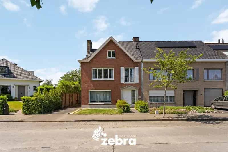 Ruime HOB met 4 slaapkamers op een steenworp van het centrum van Roeselare!