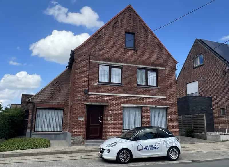 RUIME WONING MET 4 SLAAPKAMERS, TUIN EN DUBBELE GARAGE IN SINT-JULIAAN