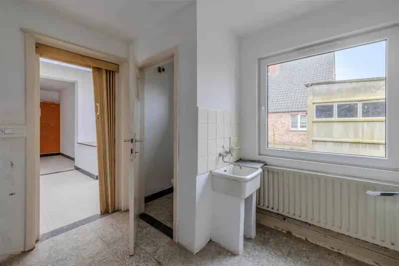 Te renoveren 3 slpk. woning op 4a 76ca