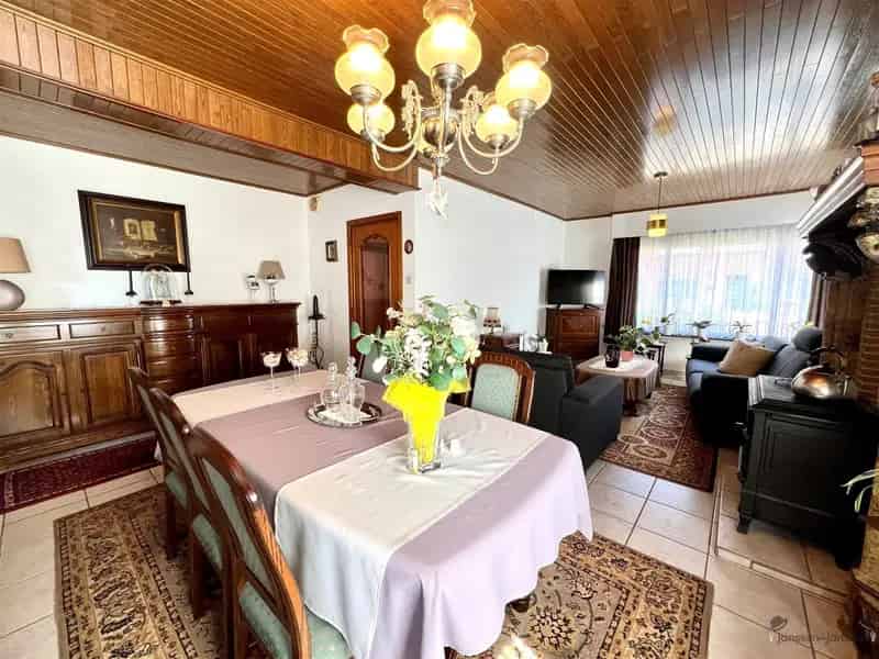 Halfopen bebouwing met 3 slpkmrs, garage en grote tuin