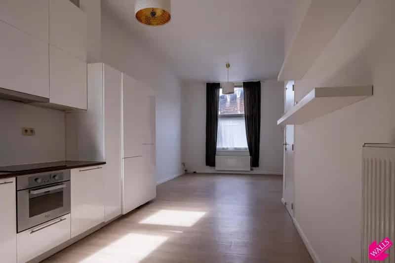 één slaapkamer appartement met koer 8506391