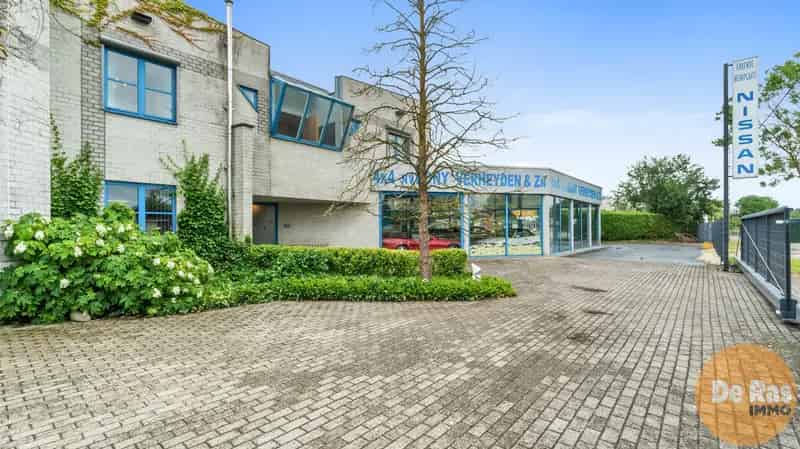 KALKEN  - Zeer centraal gelegen handelspand met ruim appartement