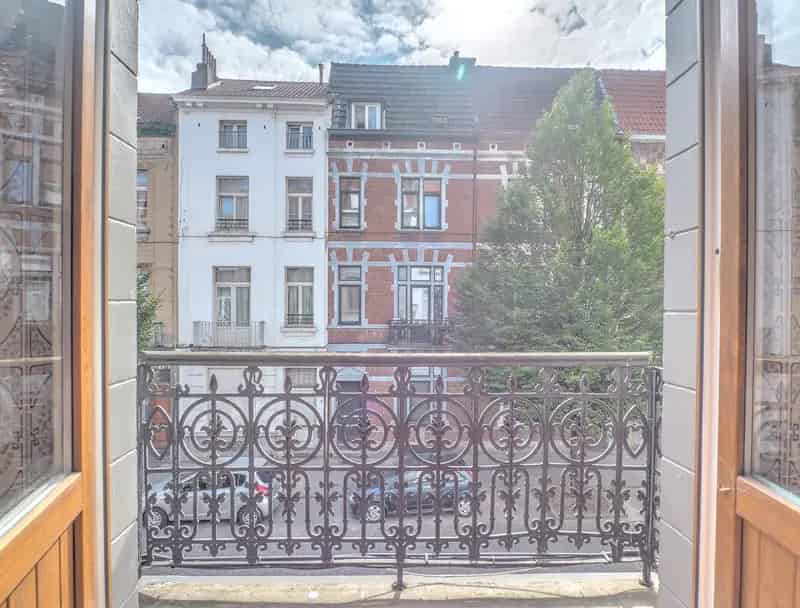 Appartementsgebouw met vijf slaapkamers in Molenbeek-Saint-Jean