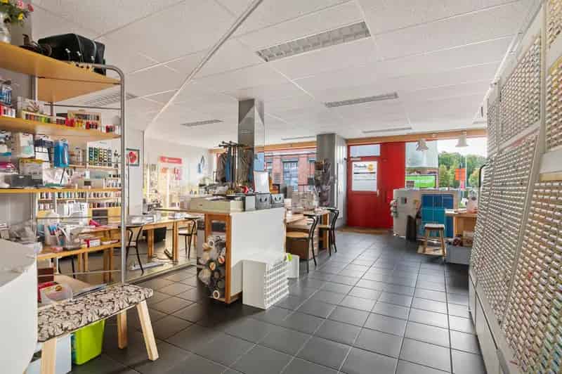Handelshuis met winkel en duplexappartement op gunstige locatie!