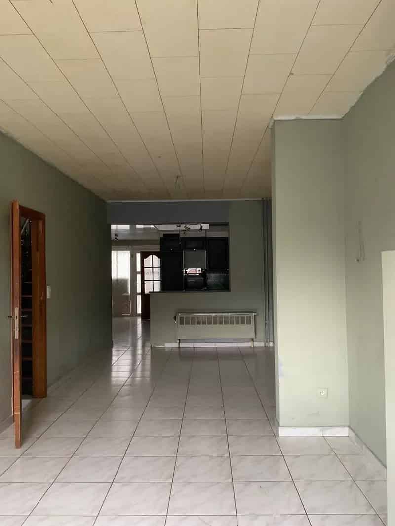 Ruime woning met megatuin.