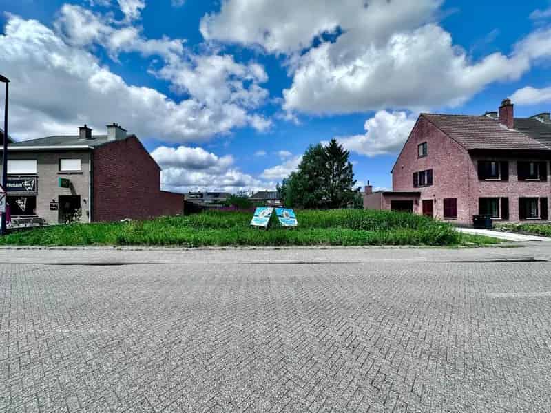 Projectgrond 12a 35ca te koop.