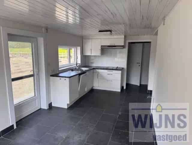 Huis te koop Itegem: 4 slaapkamers, paardenstal en weiland