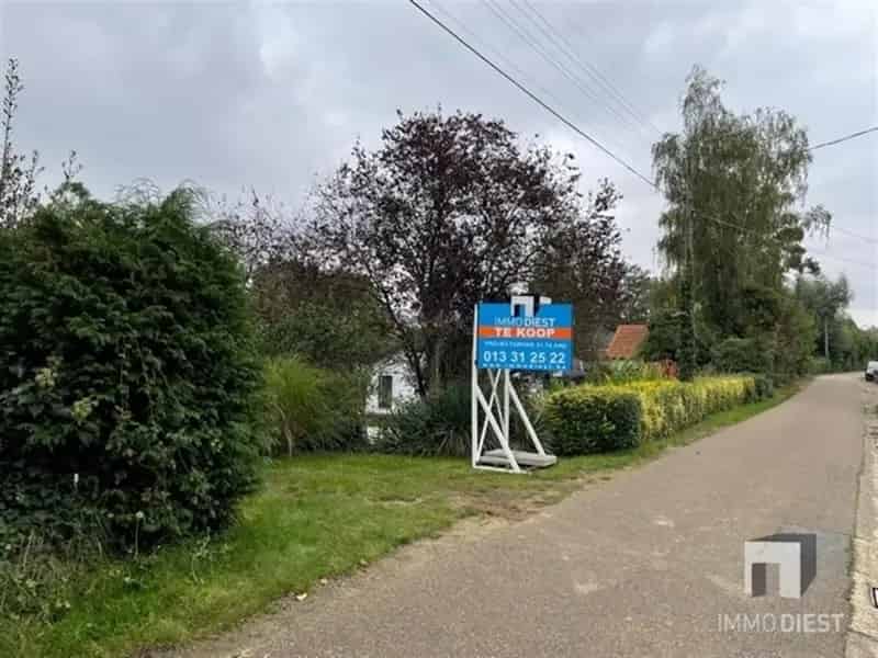 Projectgrond voor 3 villa's aan het water