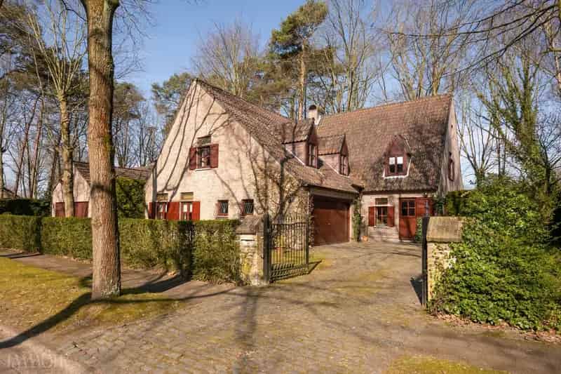 Ruime villa met veel potentieel in een rustige, kindvriendelijke wijk in Brasschaat.