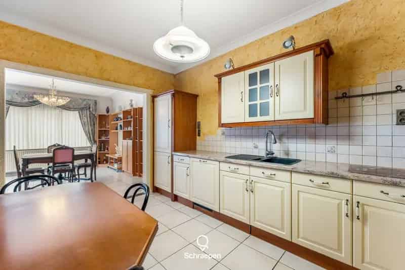 Op te frissen tweewoonst (350m²) op perceel van circa 7 are te Zonhoven-centrum!