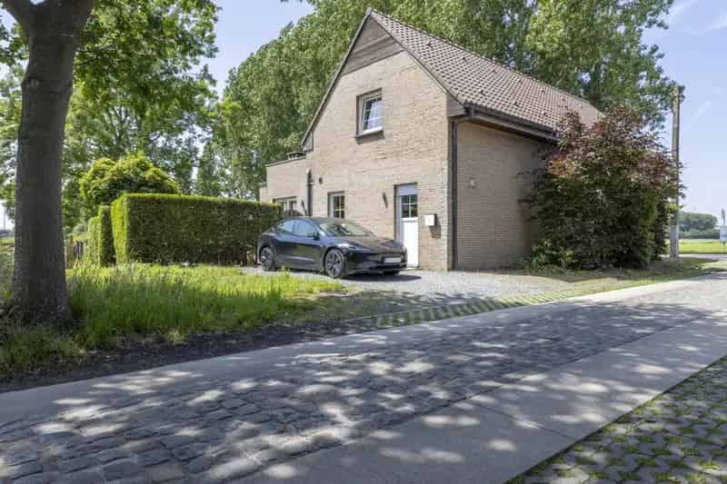 Woning met 3 slaapkamers en 7000m² weide!
