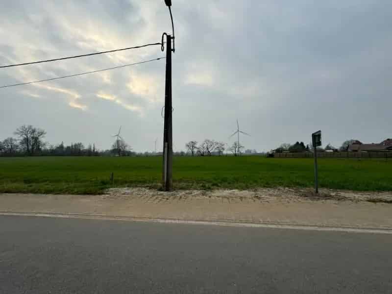 Perceel bouwgrond 653m² in het groen!