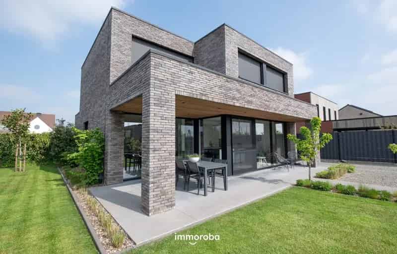 TOPPER TE KOOP: Recente, moderne villa met 3 slaapkamers op 650 m² op rustige, goed bereikbare ligging in Olsene