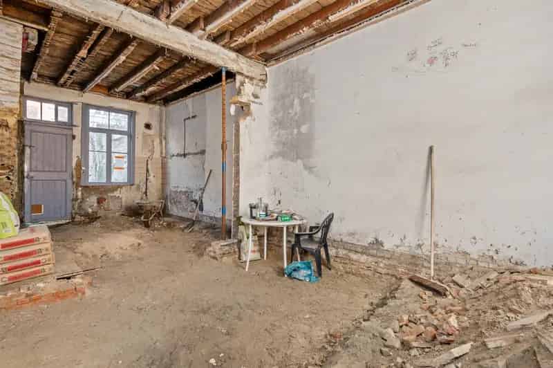 Volledig te herbouwen woning nabij station en centrum
