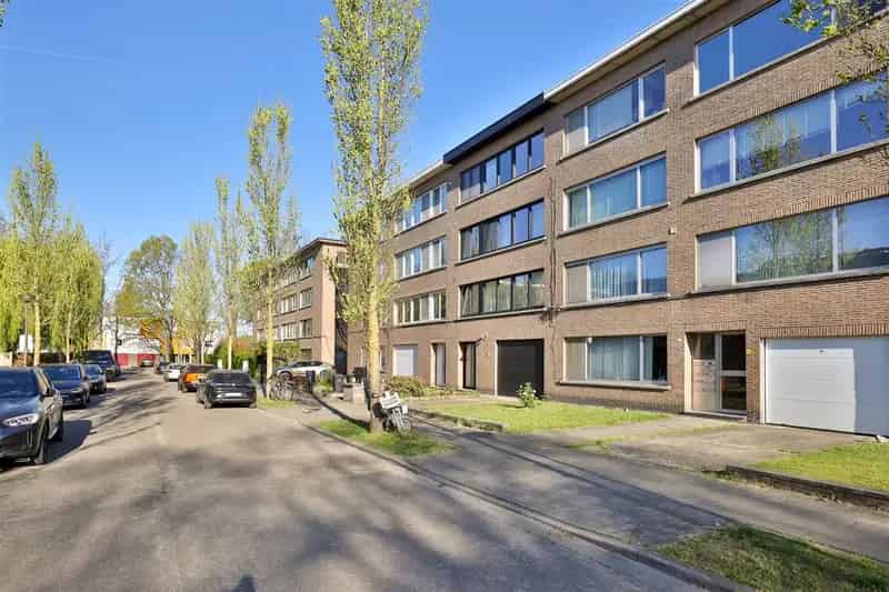 Appartement te huur 2 slaapkamers rustige woonwijk garagebox