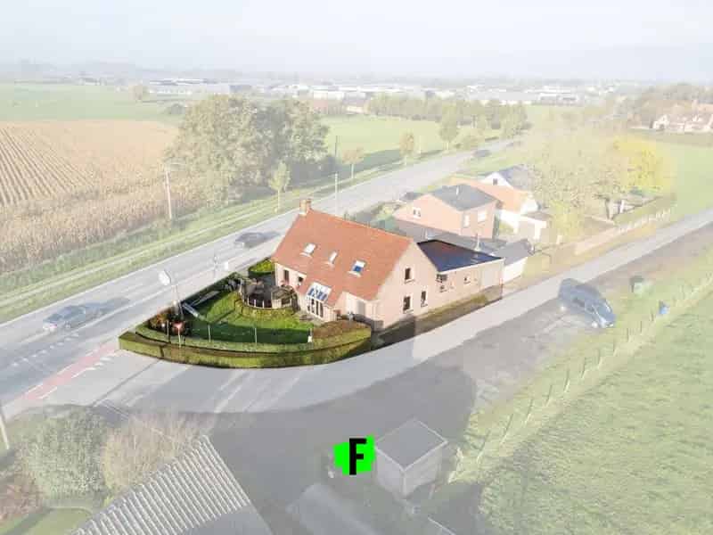 Handelspand met woongelegenheid op een commerciële locatie te Wingene