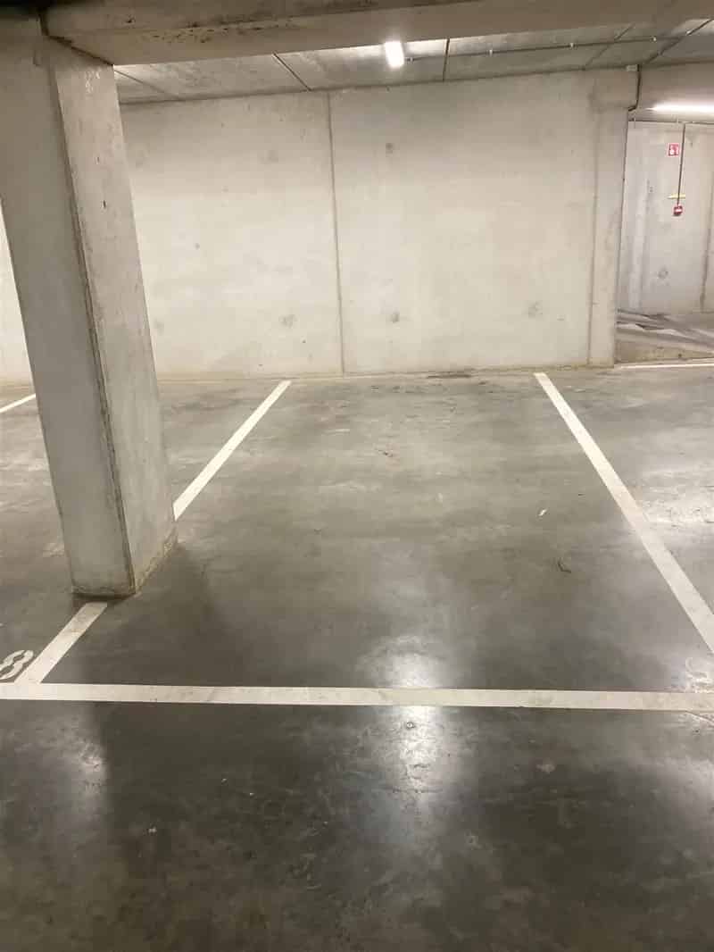 Ondergrondse autostaanplaats (nr9)  gunstig gelegen te Lille nabij op- en afrit  E34.
