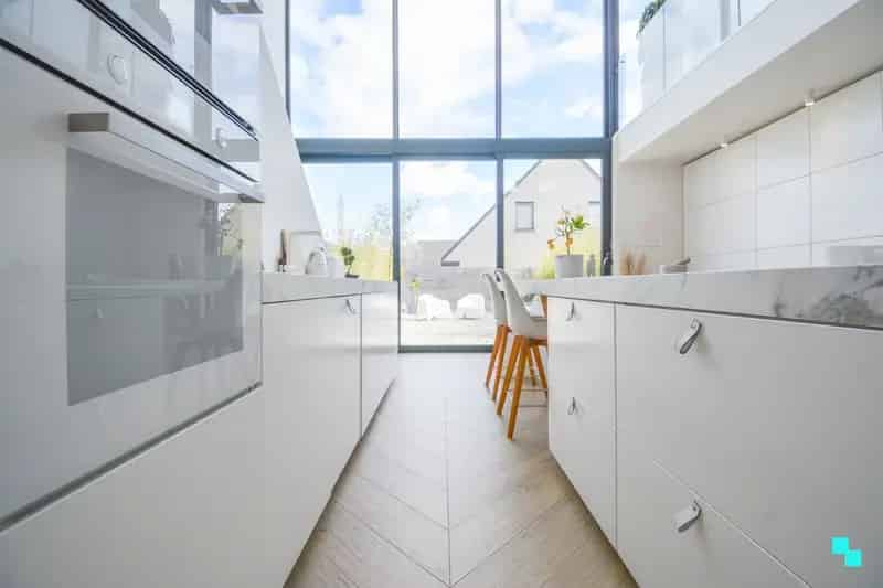 Zéér recent, hoogwaardig afgewerkt en hypermoderne woning te Roeselare