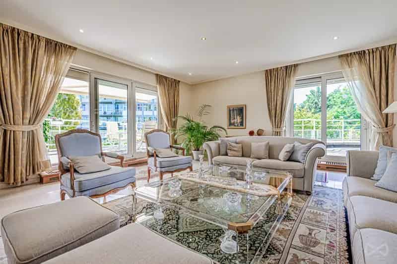 Penthouse met vier slaapkamers in Ixelles