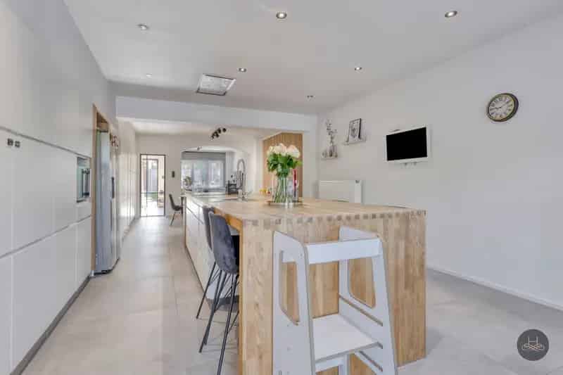 Recent gerenoveerde, lichtrijke woning met zuidgerichte tuin