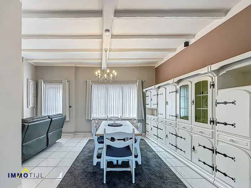 Ruime woning met 3 slaapkamers, garage en tuin te Gijzegem!