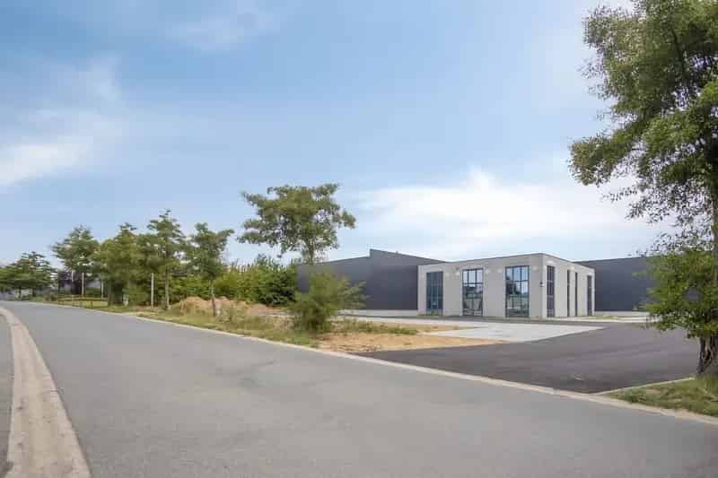 Nieuwbouwloods van 430 m² op toplocatie in Europark, Lanaken, te huur!