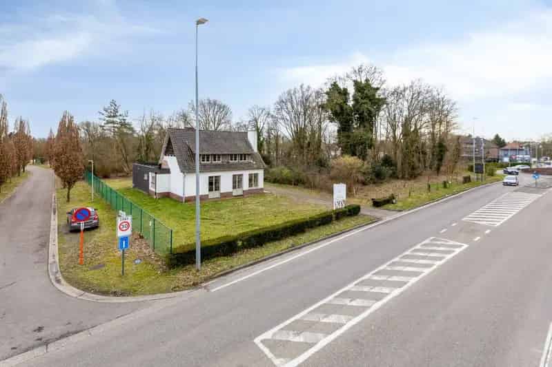 Grotendeels gerenoveerde woning met 5 slaapkamers!