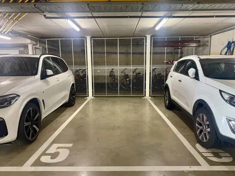 AUTOSTAANPLAATS NR.5