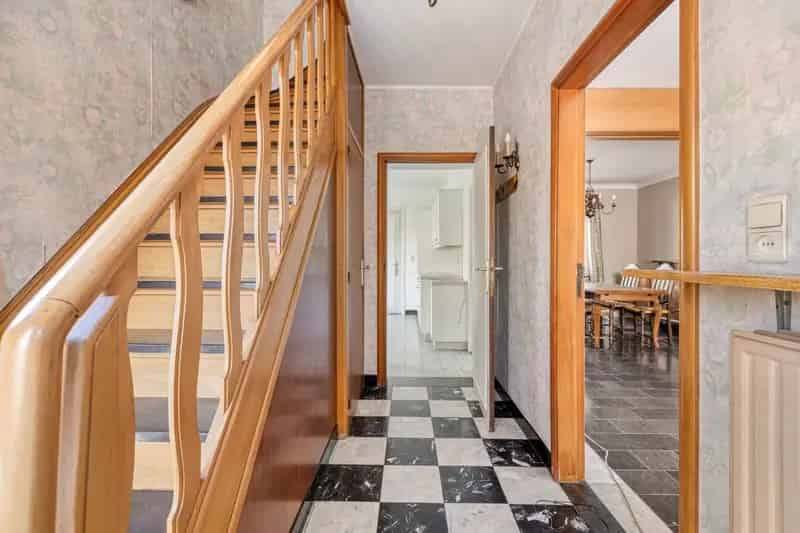 Op te frissen woning met 3 slaapkamers, garage en tuin