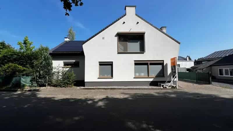 Comfortabele en vernieuwde gezinswoning met landelijke ligging te Eigenbilzen