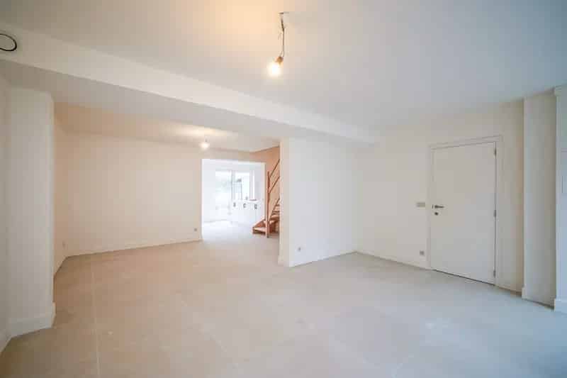 Totaal gerenoveerde te koop in Zandvoorde met 3 slaapkamers en tuintje