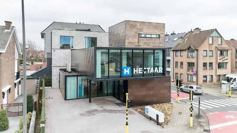 Uniek kantoorgebouw te koop langs de Westlaan te Roeselare
