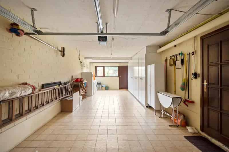 Zéér goed onderhouden bel-etage met diepe garage en westtuin