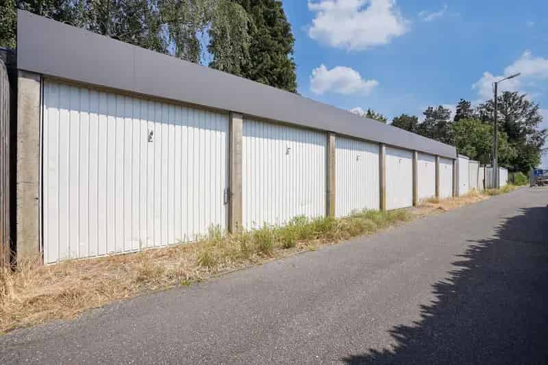 13 garageboxen te centrum Londerzeel!