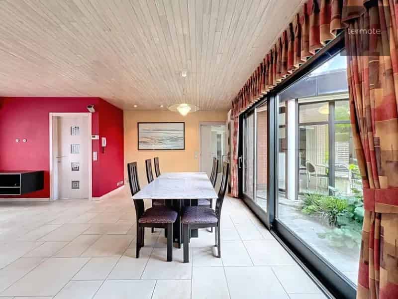 Ruime halfopen woning 4 slaapkamers te huur