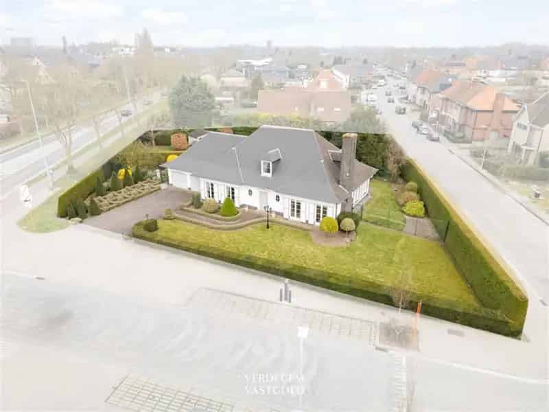 Statige villa met bouwgrond op een perceel van 1684m²
