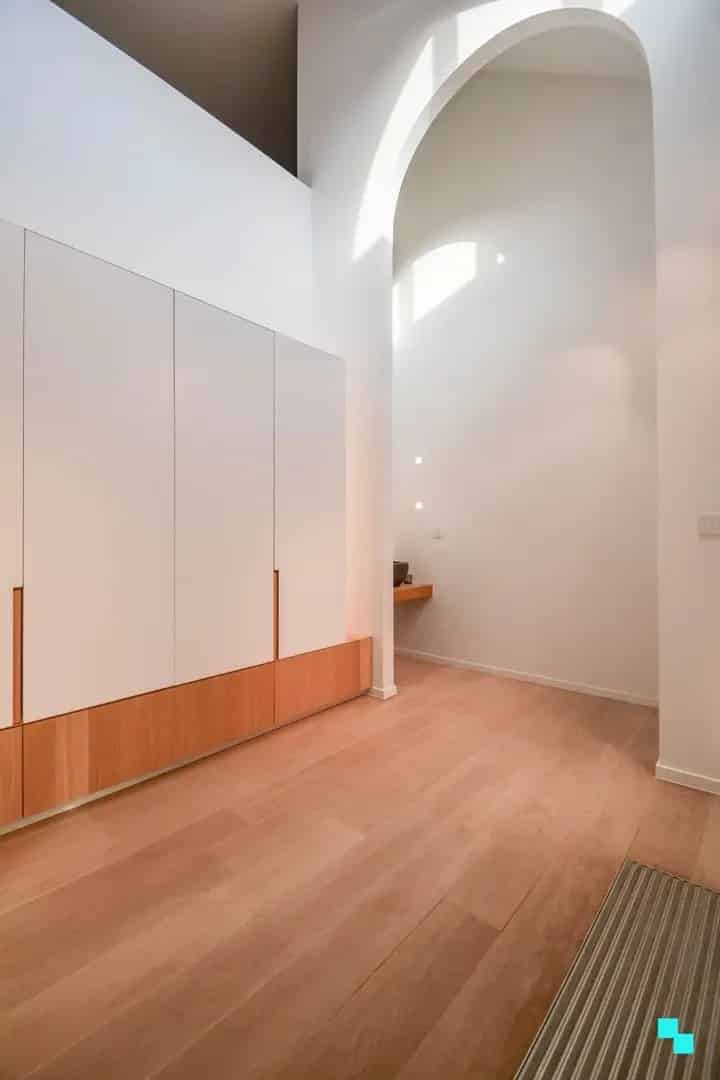 Moderne villa met zwembad en bedrijfsgebouw te Lendelede