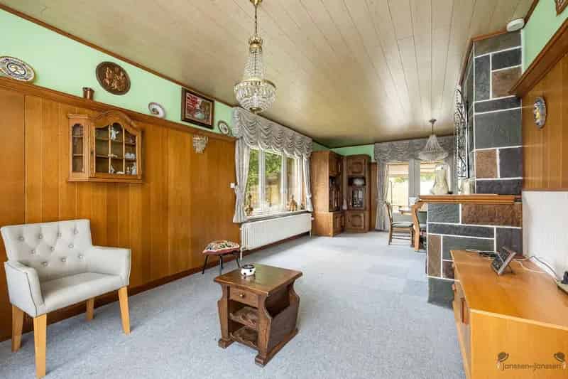 Charmente, karaktervolle ruime woning, 5 slaapkamers, garage met ruime omheinde tuin te Tremelo.