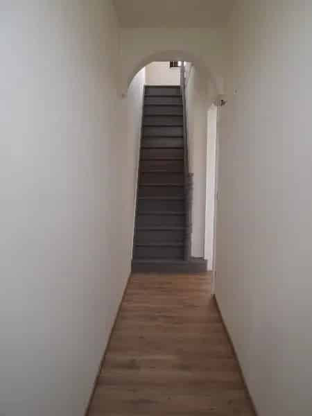 Gerenoveerde Halfopen Woning Te Huur 3 slaapkamers Garage Tuin