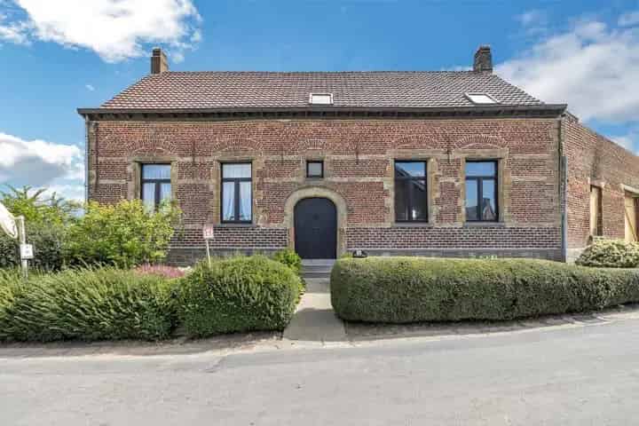 Ontwikkelingsopportuniteit met unieke ligging te Roosdaal 