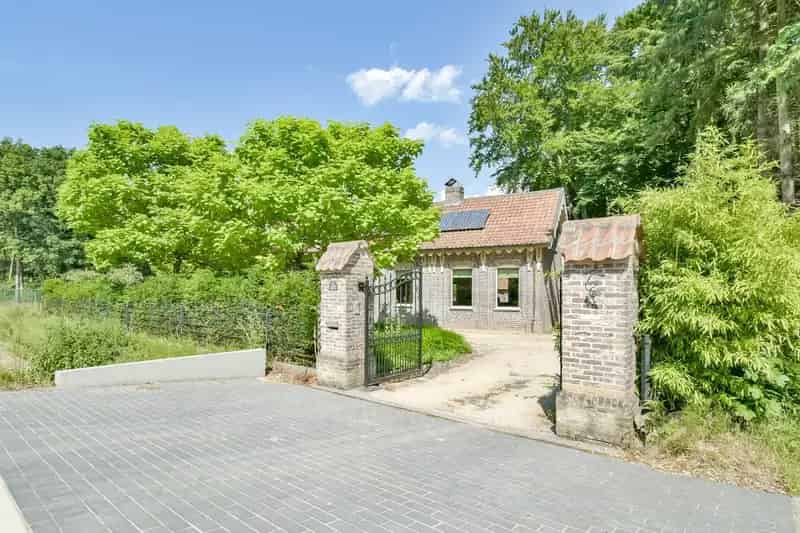Welkom in deze charmante woning te midden van het groen in het hart van Oostkamp!