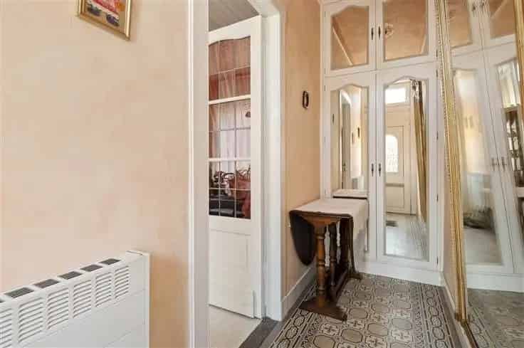 Huis te Koop Brasschaat 3 Slaapkamers Nabij Centrum