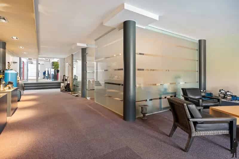 Polyvalent gebouw met handelsruimte-magazijn-kantoor-duplex