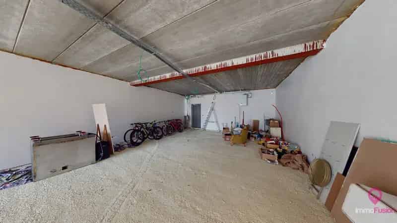 Uitstekend gelegen handelspand met 135m² in hartje Koersel!
